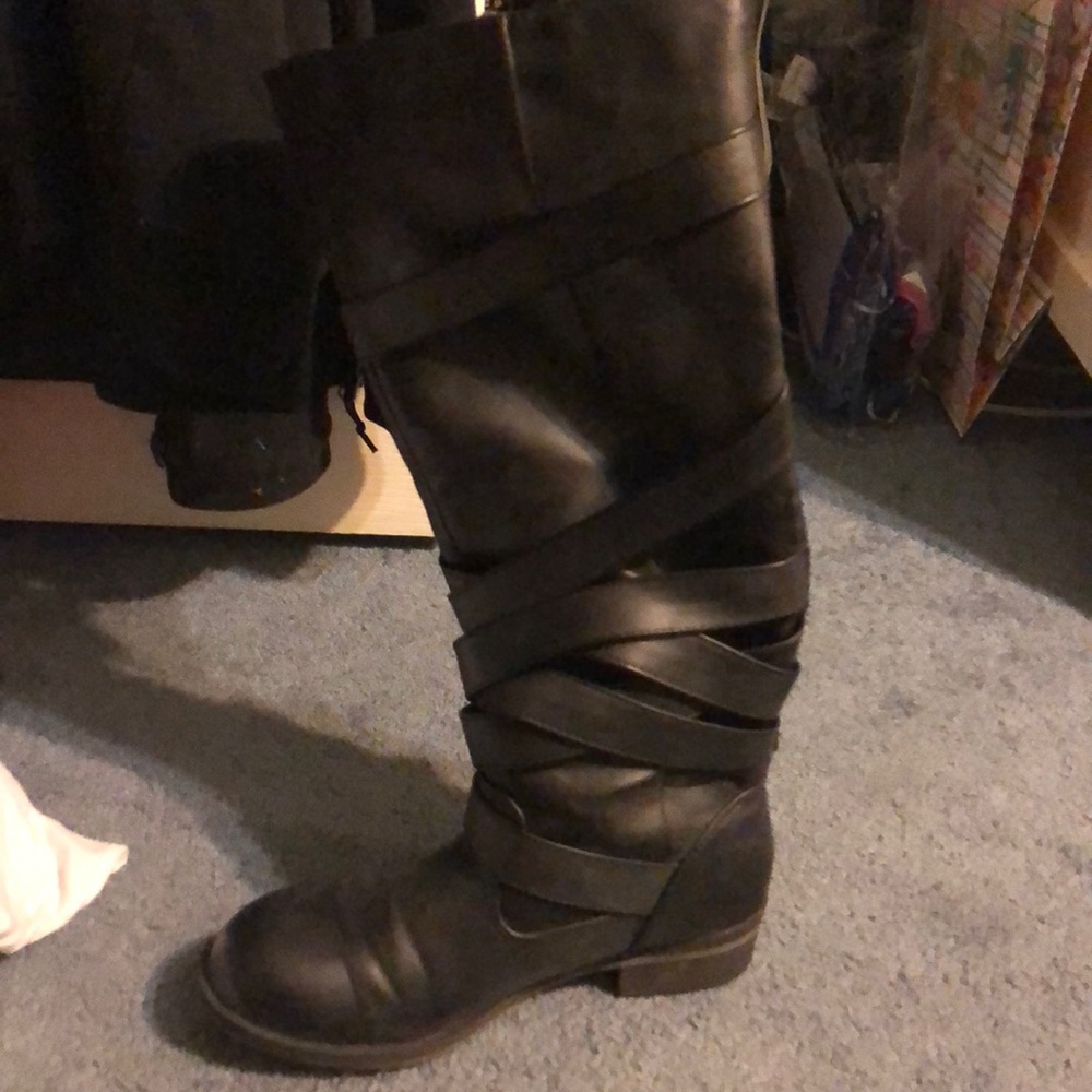 Boots - Picture 3 of 3